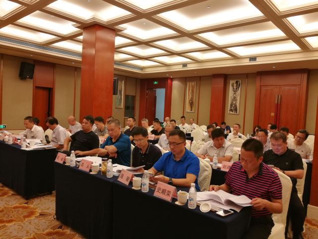 四川紙協(xié)第六屆學(xué)會(huì )第九屆第二次常務(wù)理事會(huì )會(huì )場(chǎng)一角