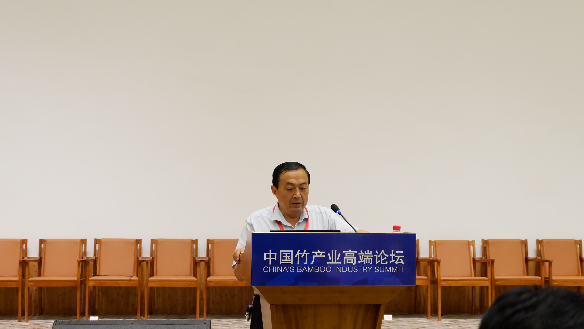 省紙協(xié)副會(huì )長(cháng)兼秘書(shū)長(cháng)羅福剛在四川省生活用紙行業(yè)2018年上半年生產(chǎn)經(jīng)營(yíng)總結下半年生產(chǎn)銷(xiāo)售形勢分析會(huì )上講話(huà)