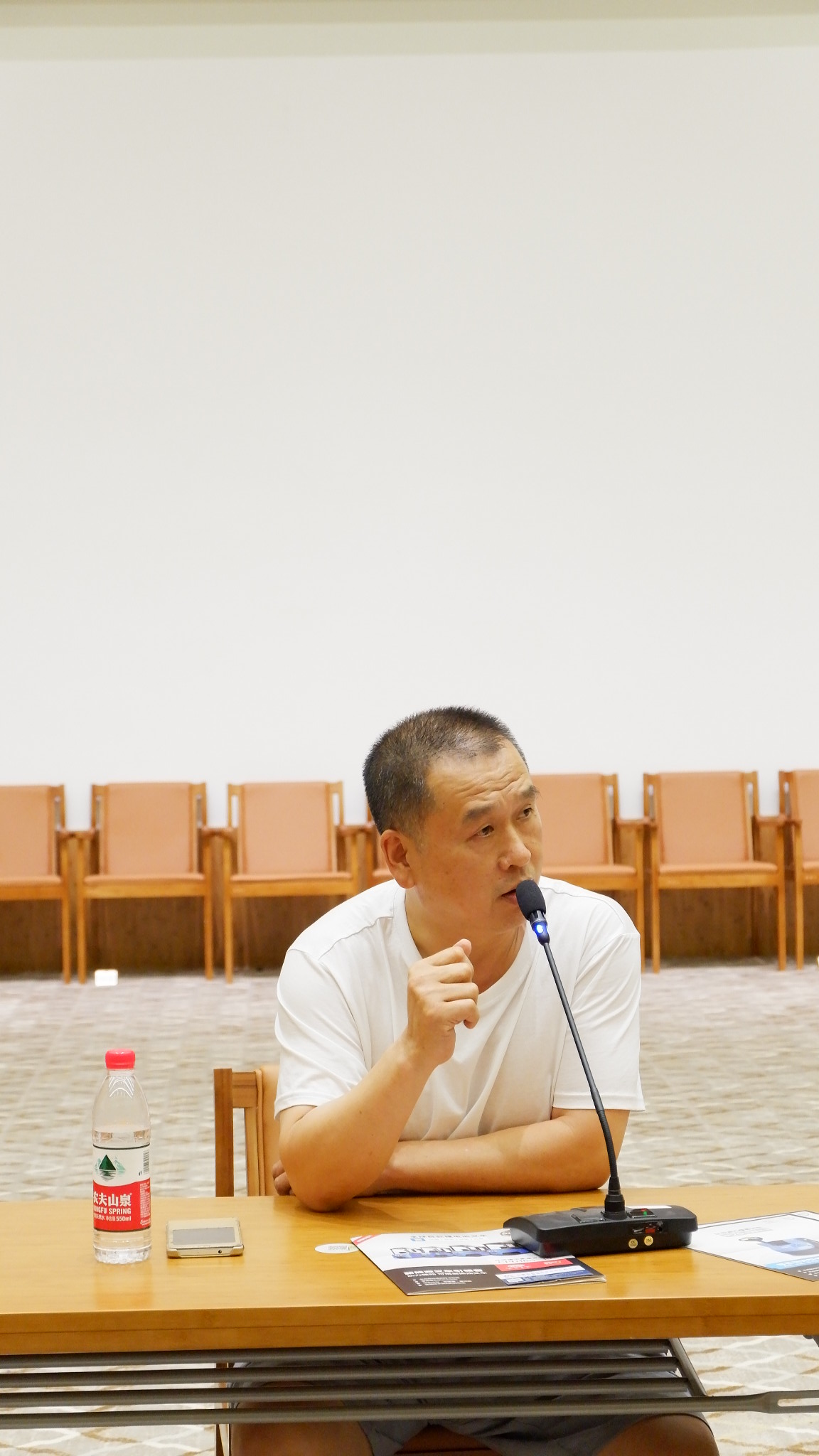省紙協(xié)生活用紙分會(huì )會(huì )長(cháng)明峰在四川省生活用紙行業(yè)2018年上半年生產(chǎn)經(jīng)營(yíng)總結下半年生產(chǎn)銷(xiāo)售形勢分析會(huì )上講話(huà)