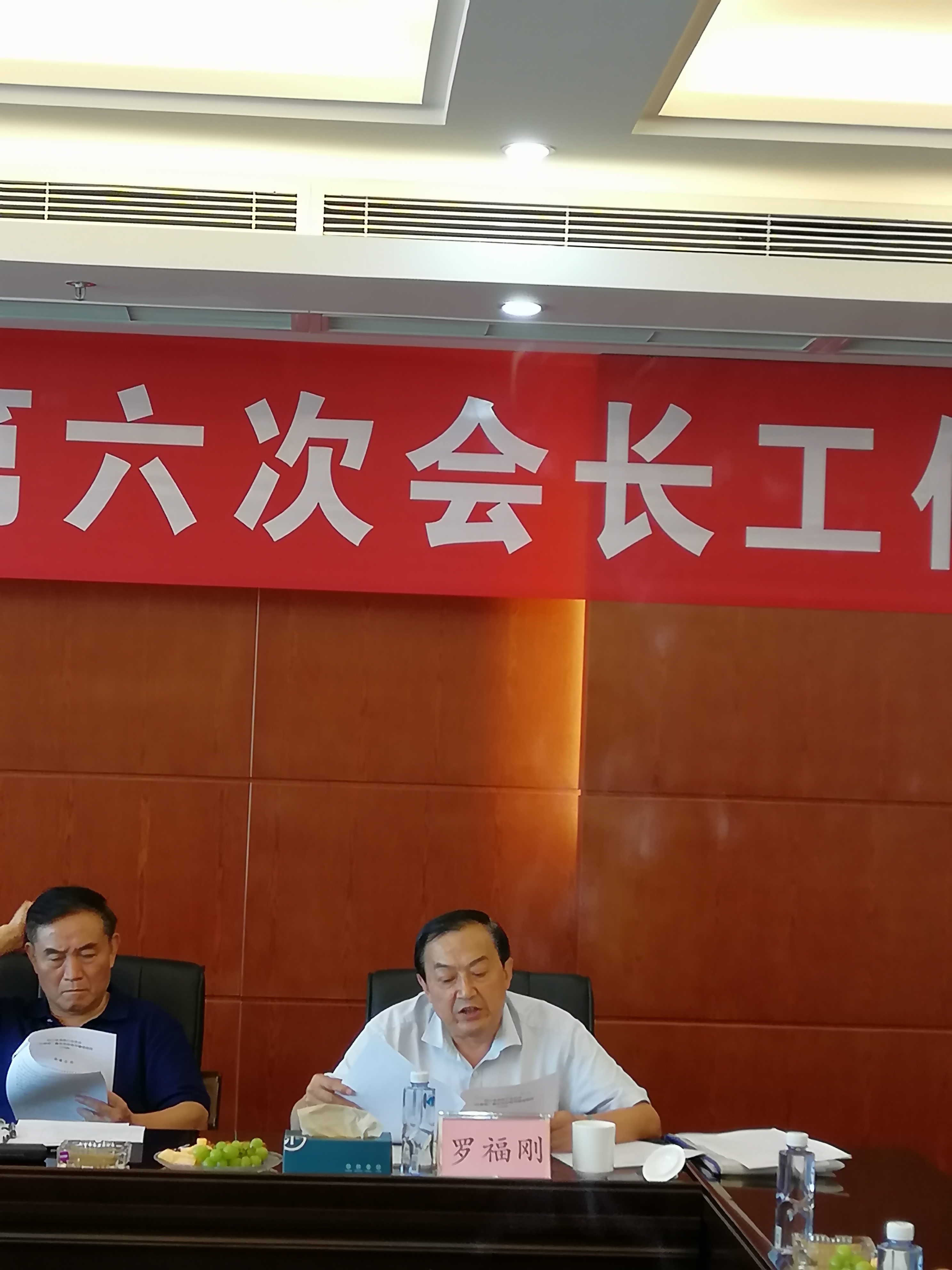 省紙協(xié)副會(huì )長(cháng)兼秘書(shū)長(cháng)羅福剛在省紙協(xié)第六屆理事會(huì )第六次會(huì )長(cháng)工作會(huì )上講話(huà)