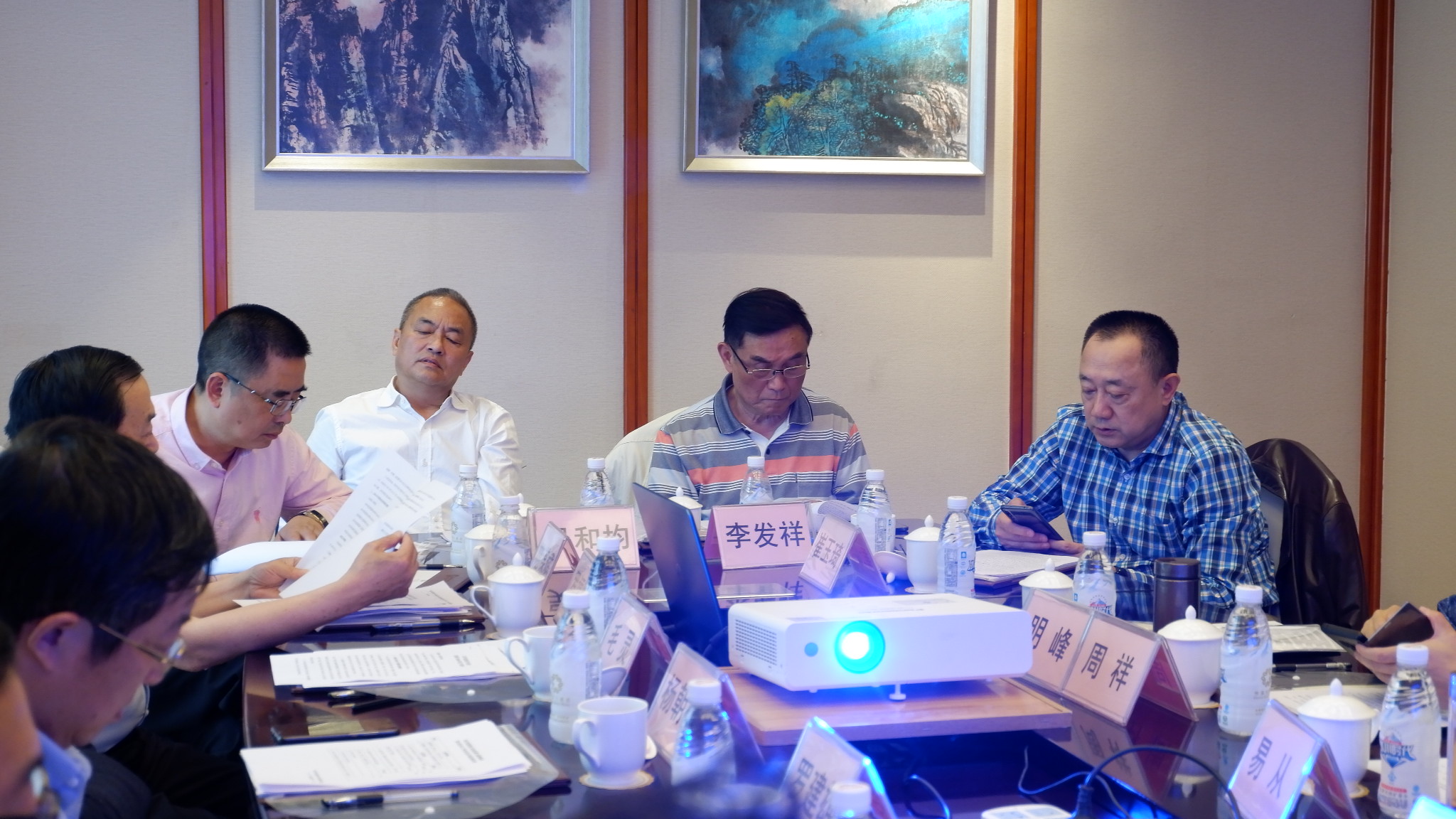 省紙協(xié)監事會(huì )崔玉琦監事長(cháng)作監事會(huì )2018年工作報告