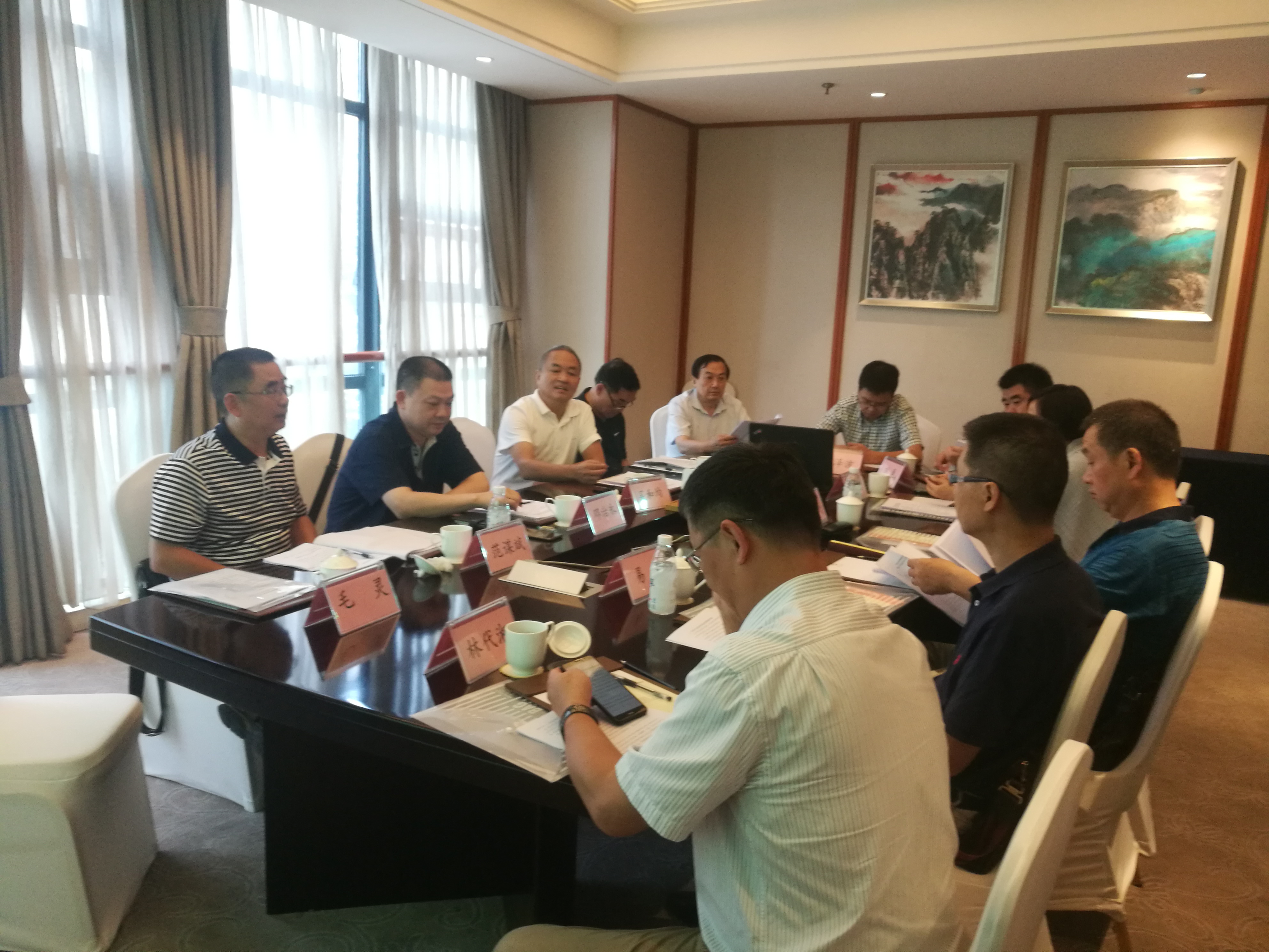 省紙協(xié)吳和均會(huì )長(cháng)主持會(huì )議并講話(huà)