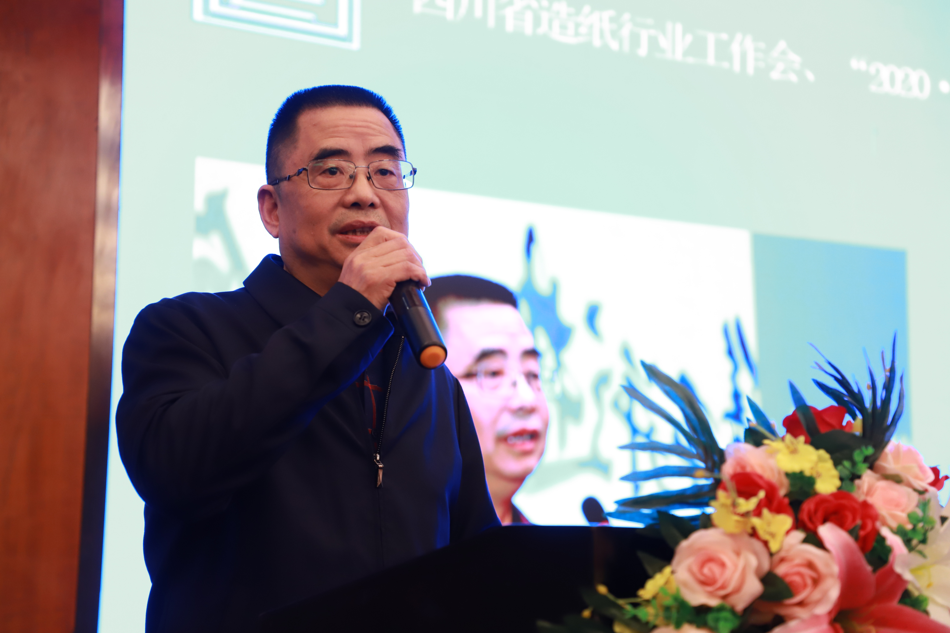 四川省造紙行業(yè)工作會(huì )上四川省造紙學(xué)會(huì )理事長(cháng)、四川省造紙行業(yè)協(xié)會(huì )常務(wù)副理事長(cháng)范謀斌講話(huà)